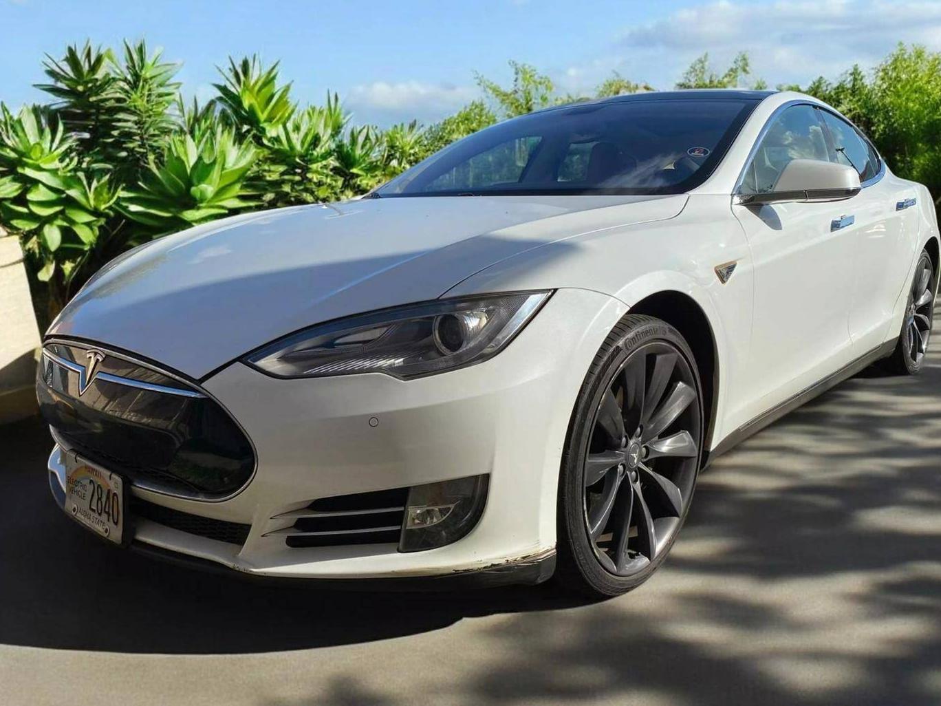 TESLA MODEL S 2014 5YJSA1S18EFP43340 image